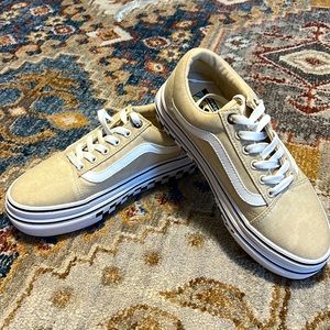New w/o box tan VANS women’s size 7 shoes platform